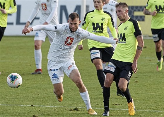 Hradecký útočník Erik Prekop (vlevo) pomohl svému týmu k výhře nad Ústím nad Labem dvěma góly. 