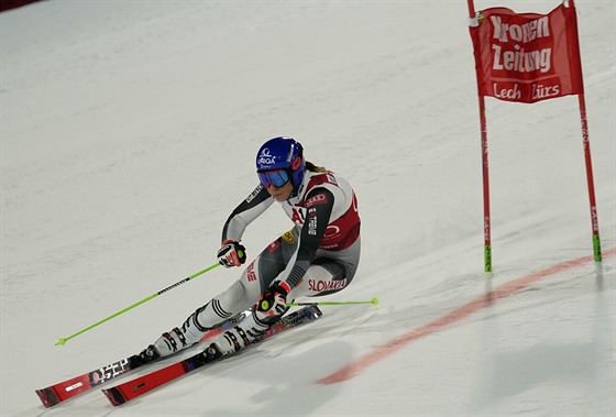 Slovenská slalomáka Petra Vlhová na trati v rakouském stedisku Lech/Zürs