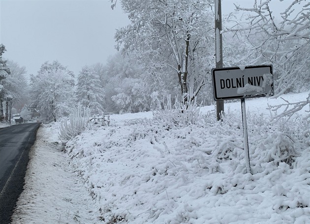 Nad Dolními Nivami na Sokolovsku padal prmyslový sníh.