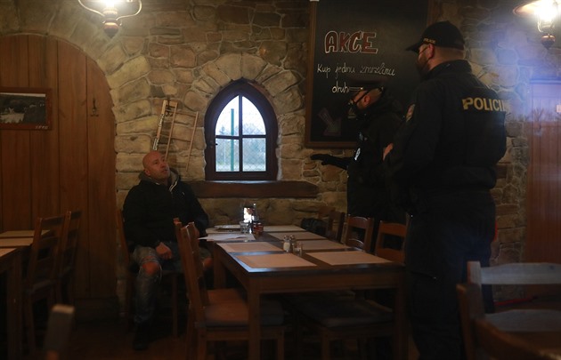 V restauraci eberák ve tvrtek veer hlídky policie udlily osm píkaz v...