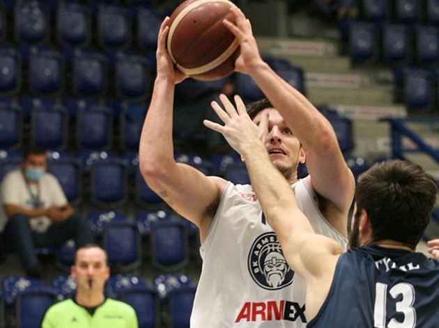 Basketbalisté Děčína zvítězili nad Ostravou oslabenou o Bohačíka