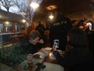 V restauraci eberák ve tvrtek veer hlídky policie udlily osm píkaz v...