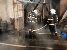 V pátek veer pt jednotek hasi vyjelo k poáru garáe na Opavsko. (27....