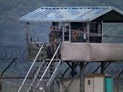 Jihokorejský voják na rozhledn v demilitarizované zón na behu eky Imdin v...
