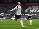 Son Heung-min z Tottenhamu slaví vstelený gól proti Manchesteru City.