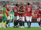 Fotbalisté Manchesteru United slaví vstelenou branku.