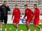 Slávistití fotbalisté a asistent trenéra Jaroslav Köstl na tréninku ped...