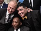 Diego Armando Maradona (vpravo) a Pelé v prosinci 2017 pi setkání s ruským...