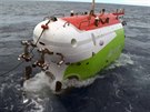 ínská ponorka pi spoutní na hladinu Tichého oceánu
