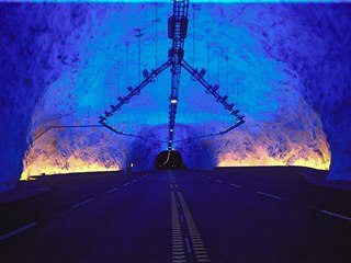 Laerdalský tunel v Norsku je se svojí délkou 24,5 kilometru nejdelším silničním...