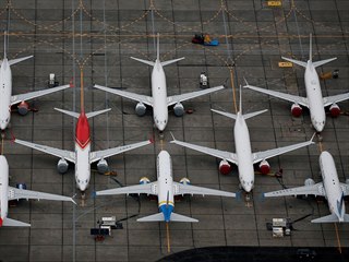 Uzemněné letouny 737 MAX na mezinárodním letišti Grand County nedaleko města...
