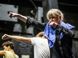 Chantal Poullain během příprav pohybového představení Ohně Stroje, které vzniká...