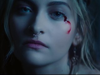 Paris Jackson v hudebním klipu ke své písni Let Down