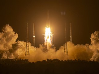 Start rakety Dlouhý pochod 5 se měsíční sondou Čchang-e 5