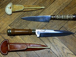 Ukázka klasických argentinských nožů. Tento typ používají takzv. gaucho, místní...