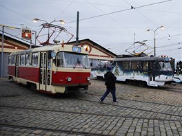 Vánon ozdobené tramvaje ve Vozovn Steovice (29.listopadu 2020