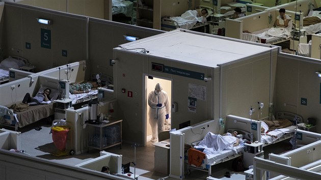 Provizorn nemocnice v arelu ledovho palce v Moskv (18. listopadu 2020)