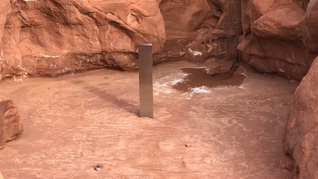 Tajemn kovov objekt objeven uprosted poutn krajiny ve stt Utah