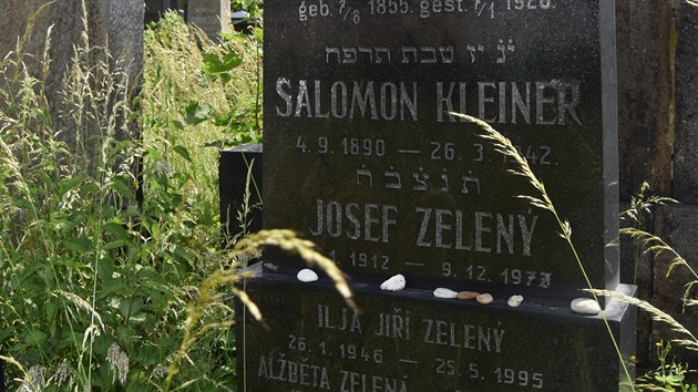 Ke stávajícím průvodcovským okruhům přibude také Prostějov židovský. Náhrobek na novém hřbitově.