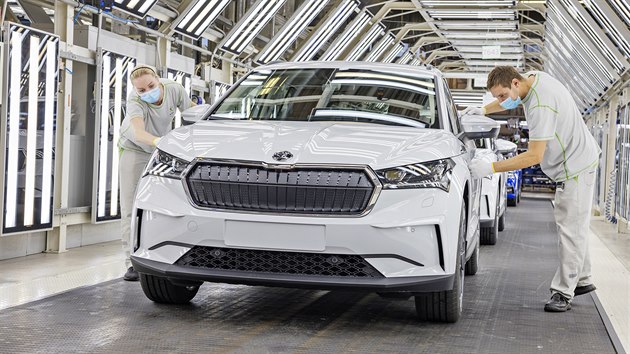 Škoda odstartovala v továrně v Mladé Boleslavi sériovou výrobu elektromobilu Enyaq,