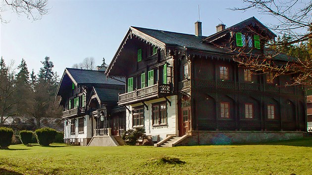 Takov domy byste hledali spe na pat Alp ne ve Slavkovskm lese.
