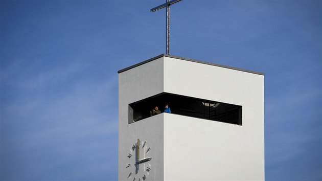 Na Barrandov stoj nov kostel. Minimalistick stavba vznikla podle nvrhu architekt Jakuba iky a Pavla melhause (22. listopadu 2020)