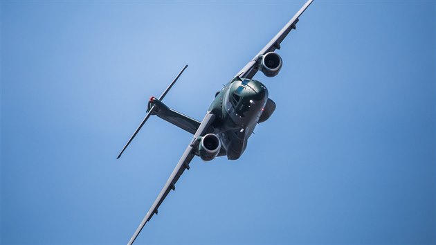 Multifunkn transportn letoun KC-390 na jeho vrob se podl Aero Vodochody