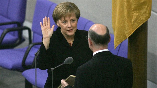 Angela Merkelov se poprv stala nmeckou kanclkou. (22. listopadu 2005)