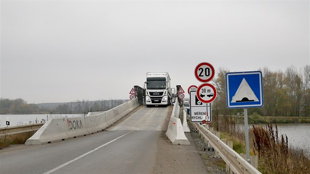 Na opravu čeká také most v Brodu nad Dyjí, na nějž byla kvůli špatnému stavu umístěna podpůrná konstrukce.