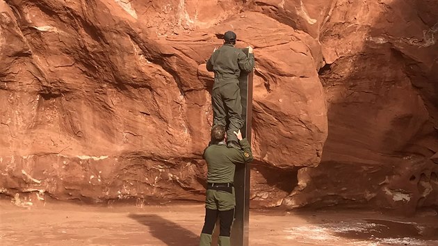 Kovov kvdr stoj na zem americkho sttu Utah. ady pesnou polohu nezveejnily, pesto se ji prvnm amatrskm detektivm podailo msto vystopovat. (27. listopadu 2020)