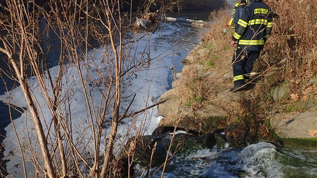 K novému úniku neznámé chemikálie do Bečvy došlo 24. listopadu 2020 u obce Juřinka z malé výpusti, kam ústí potrubí z areálu rožnovské Tesly.