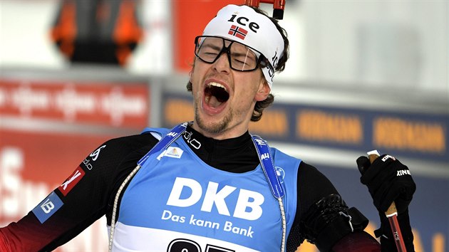 Norsk biatlonista Sturla Holm Lgreid vtz ve vytrvalostnm zvod v...