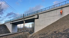 Nový most přes železniční trať u Nového Sedla.