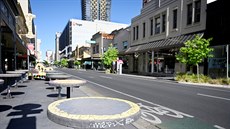 Vylidněná ulice jihoaustralského Adelaide (19. listopadu 2020)
