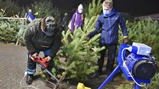 Prodej vánoních stromk ve áru nad Sázavou u obchodního domu Kinských (28....