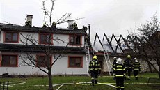 V ned�li bojovali hasi�i na P�erovsku s po�árem rodinného domu. (29. listopadu...