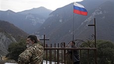 Ruská vlajka u vstupu do kláštera Dadivank, jenž se nachází v Náhorním... | na serveru Lidovky.cz | aktuální zprávy