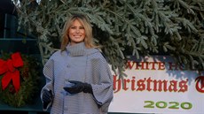 První dáma USA Melania Trumpová podle tradice v Bílém domě převzala vánoční...