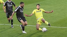 Dani Carvajal (uprost�ed) z Realu Madrid a Alfonso Pedraza (vpravo) z...