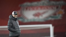 Jurgen Klopp z Liverpoolu se usmívá ped utkáním proti Leicesteru.