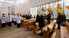 Kardinál Dominik Duka posv�til nový kostel Krista Spasitele v Praze na...