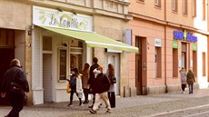 Fronta ped bistrem Le Camille na Andlu