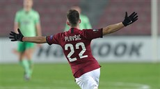 Záložník Srdjan Plavšič slaví čtvrtý gól Sparty v zápase Evropské ligy proti...