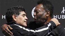 Diego Armando Maradona a Pelé se setkali v ervnu 2016 bhem mistrovství Evropy...