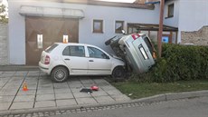 Snímek s následky nehody osmnáctiletého mladíka v obci Výovice na...