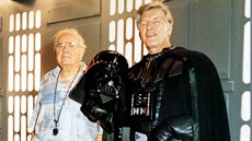 Zemřel David Prowse (vpravo), představitel Dartha Vadera z původní trilogie...