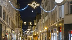 V Plzni už září vánoční osvětlení. I letos bude náměstí Republiky zdobit...