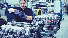 Repase náhradních dílů Mercedes-Benz: repasování motoru