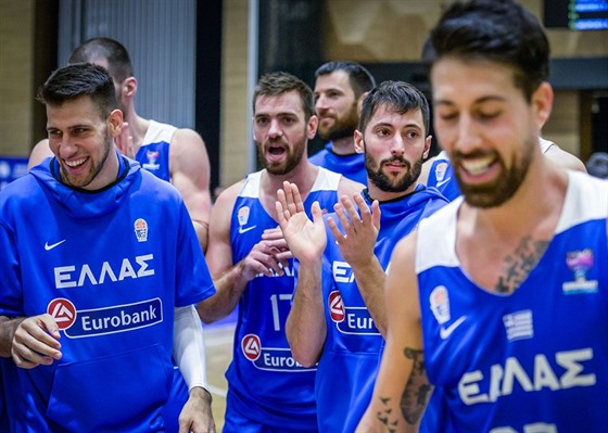 etí basketbalisté se radují z postupu na EuroBasket 2022.