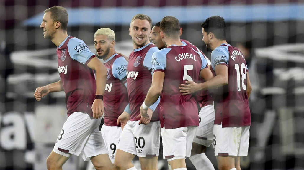 West Ham se Součkem a Coufalem je už pátý, Leicester padl s Fulhamem